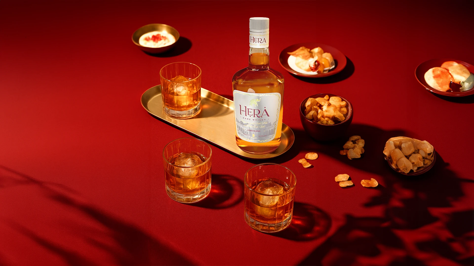 Expert blending brings mature profiles together → the signature balance of a premium blended whisky and bold, character-rich rum.